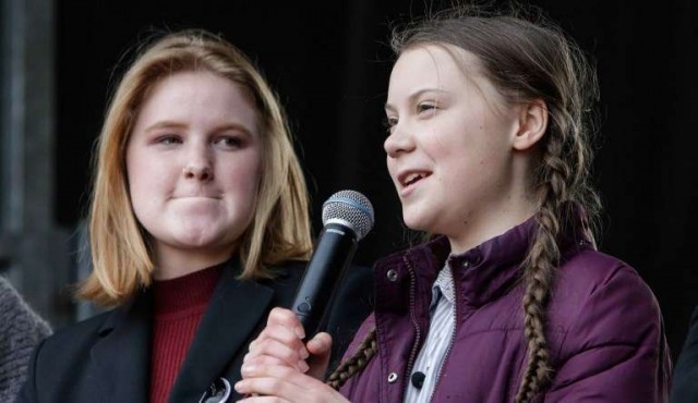 La adolescente sueca Greta Thunberg moviliza a los jóvenes en París en favor del clima