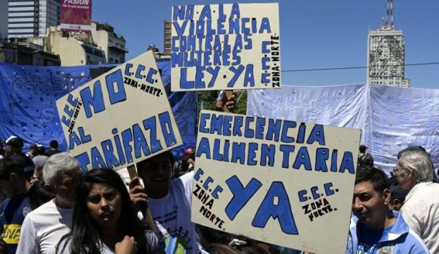 La economía argentina cayó 2,6% en 2018 y las protestas abundan 