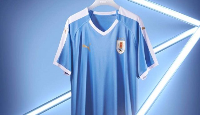 Registro trolebús Peregrino 180.com.uy :: Puma presentó la nueva camiseta de Uruguay