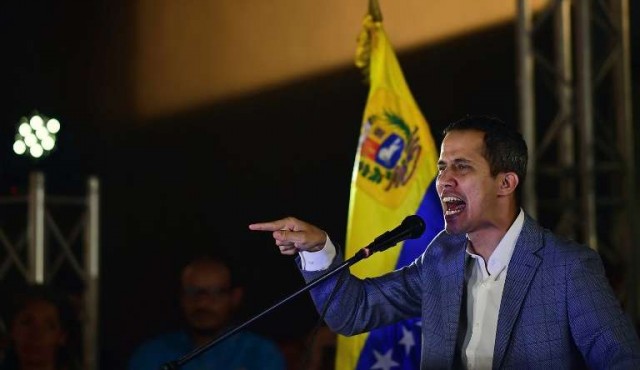 Guaidó comienza a preparar movilización nacional hacia palacio presidencial​