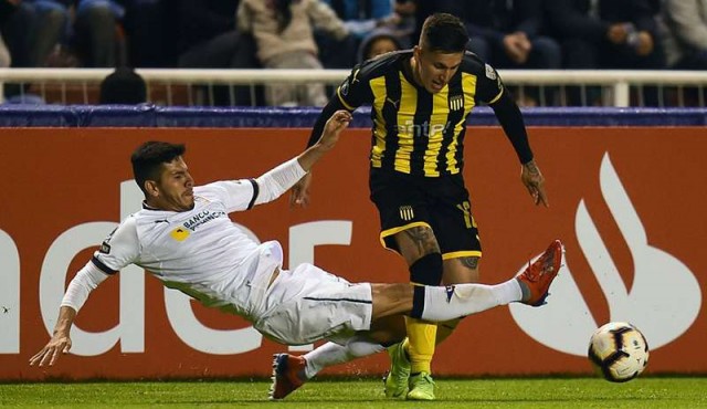 Peñarol ante Liga de Quito​ por un triunfo para despegarse en el grupo