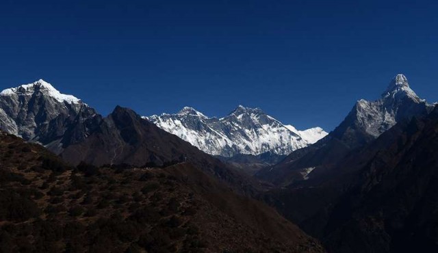 Nepal envió una expedición para volver a medir la altura del Everest