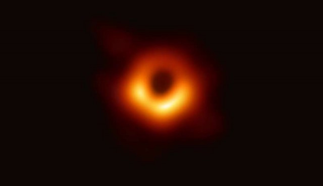 Salió a la luz la primera imagen de un agujero negro