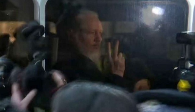 Assange intentó crear un “centro de espionaje” en la embajada de Ecuador