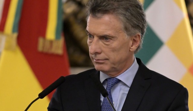 Crece el riesgo país en Argentina y Macri lo atribuye al miedo de “volver atrás”