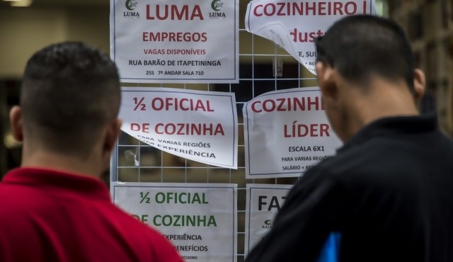 Desempleo sube a 12,7% en Brasil y afecta a 13,4 millones de person