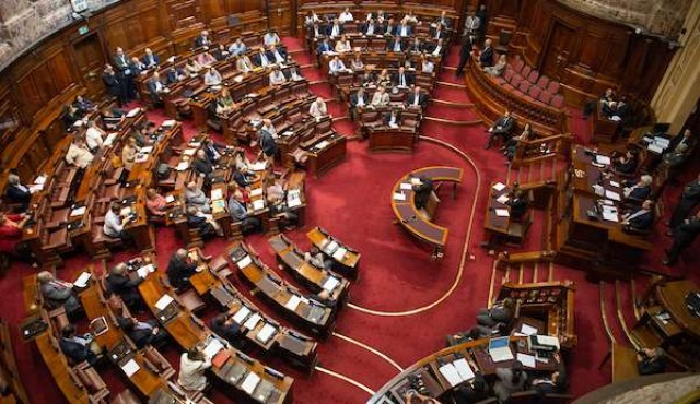 Diputados aprueban comisión para reformar ley de financiamiento político