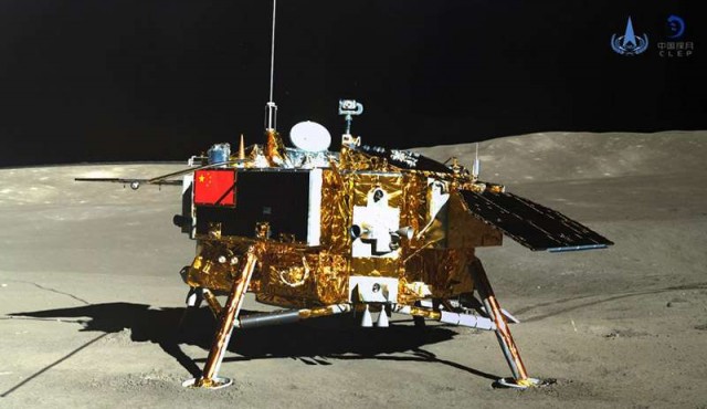 Sonda china habría descubierto minerales del subsuelo lunar