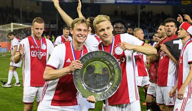 Ajax se consuela de su decepción europea con su 34º título de liga​