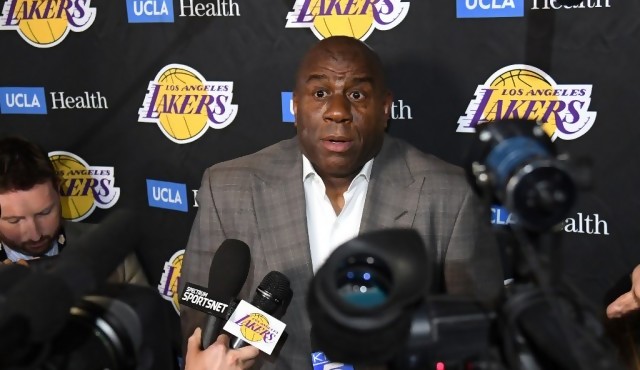 Magic Johnson justifica renuncia en los Lakers por discrepancias con gerente del equipo
