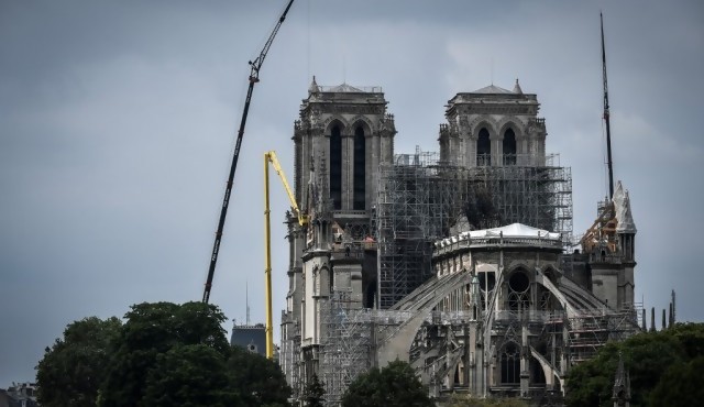Encuentran la estatua de un ángel de la bóveda de Notre Dame
