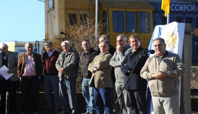 Un ferrocarril para llevar “trabajo digno” al centro del país