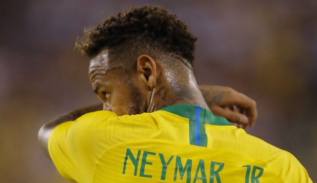 Neymar llega a Brasil para preparar la Copa América