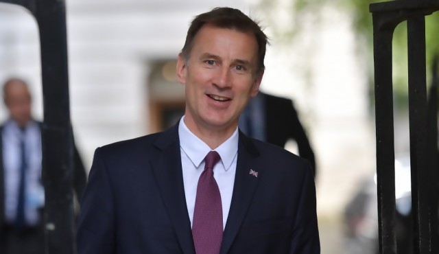 Boris Johnson y Jeremy Hunt se disputarán la sucesión de Theresa May