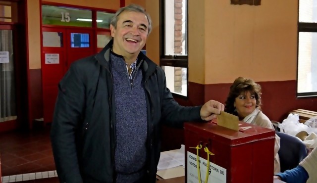 Larrañaga dijo que el gobierno abusa de su poder con la adjudicación de la cadena nacional
