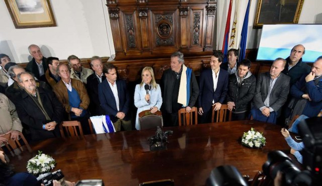 Sartori sin sonrisa y Larrañaga al borde del llanto: el final de la noche blanca