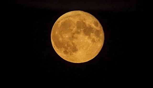 “Creo que el rol fundamental de la Luna es la estabilidad del eje terrestre”