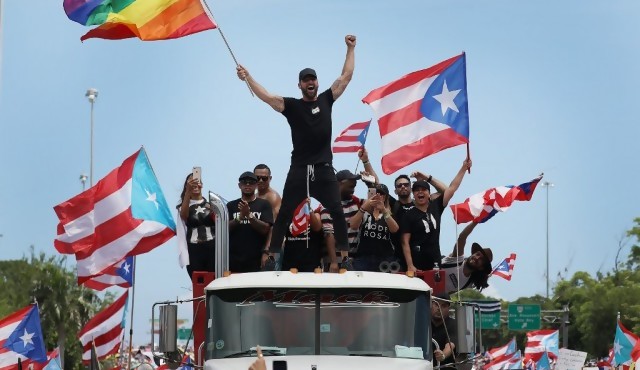Renunció el gobernador de Puerto Rico tras masivas protestas lideradas por Ricky Martin y Residente 