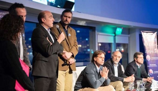 Presidenciables se comprometieron contra contaminación en los océanos