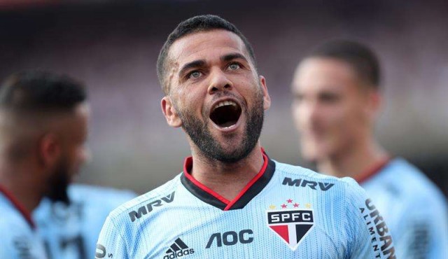 Dani Alves debutó con gol