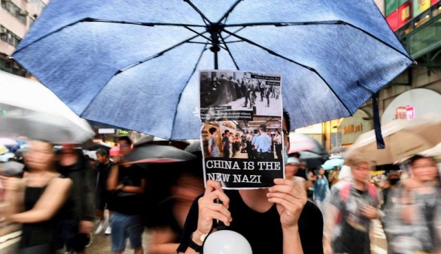 China acusada de utilizar Twitter y Facebook contra protestas en Hong Kong