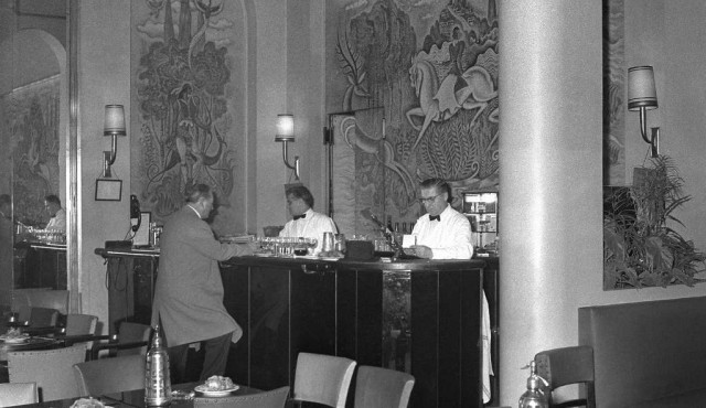 La hermosa leyenda sobre Hemingway y la liberación del bar del Ritz