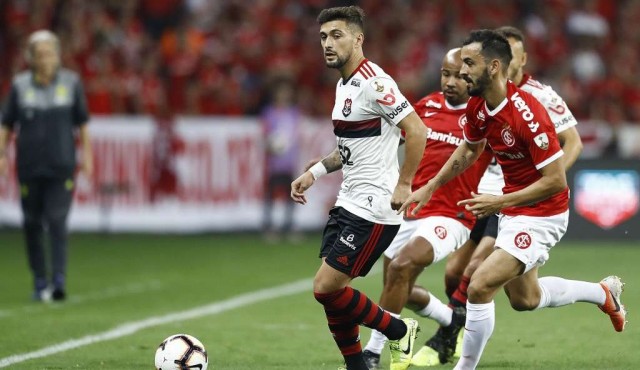 Flamengo eliminó a Inter y enfrentará a Gremio en semifinales