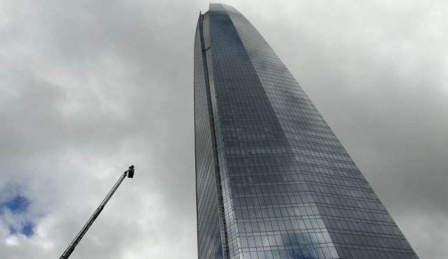 Rascacielos símbolo del desarrollo económico de Chile en la mira por suicidios