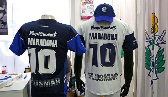 Locura y tensión por Maradona en Gimnasia, con filas para su presentación