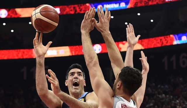 Argentina da el gran golpe y peleará por las medallas en el Mundial de básquet