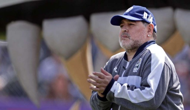 “Me duele el alma”: Maradona debutó con derrota en Gimnasia