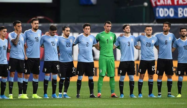 Tabárez reservó a 26 futbolistas del exterior para los amistosos contra Perú