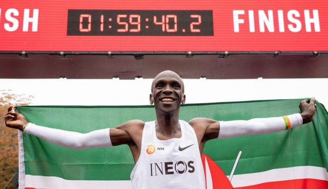 Kipchoge es la primera persona en bajar de dos horas en un maratón