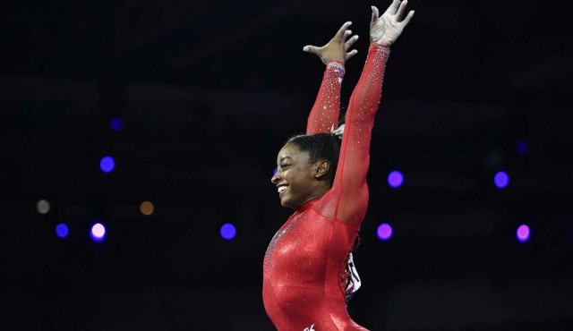 Simone Biles logró el oro en salto e igualó el récord de medallas mundiales