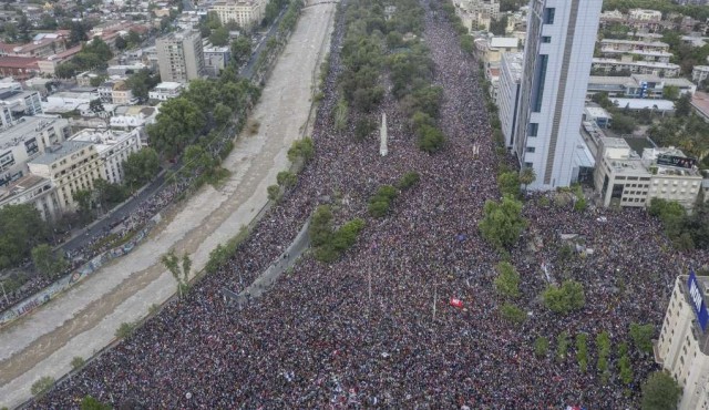 Marcha histórica conmueve a Chile y exige una nueva transición