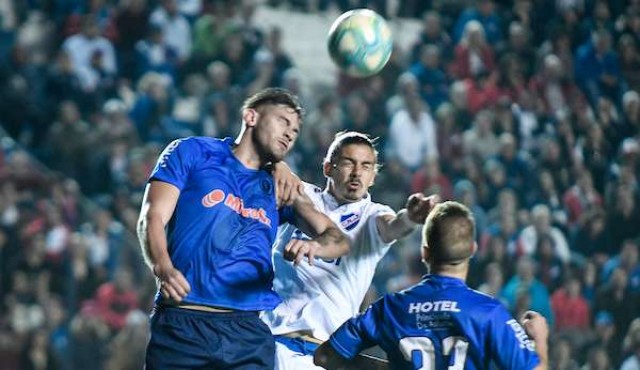 Cerro Largo ganó en el Parque y puso el Uruguayo al rojo vivo 
