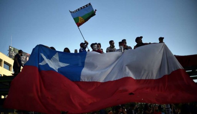Partidos opositores se unen para pedir una Asamblea Constituyente en Chile