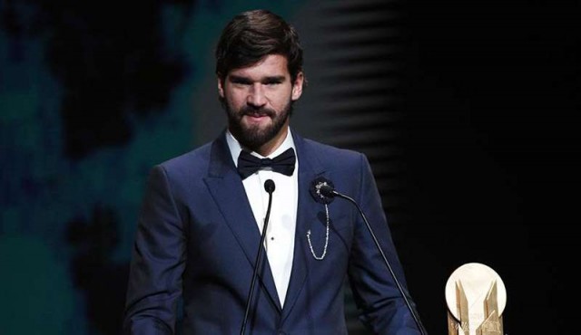 El brasileño Alisson Becker gana Trofeo Yashin al mejor arquero del año​