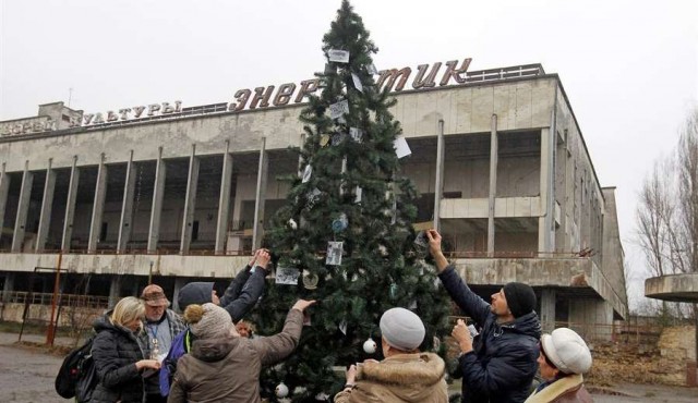 Primer árbol de Navidad en Prípiat desde el accidente de Chernóbil