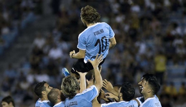 Las mejores fotos de la despedida de Diego Forlán
