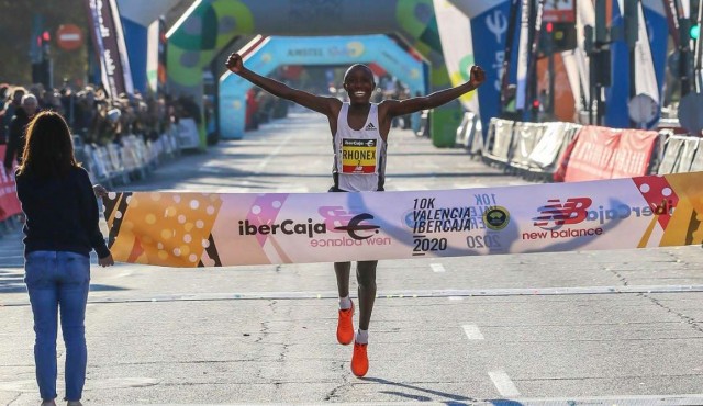 Keniano Kipruto batió el récord del mundo de 10 km en Valencia