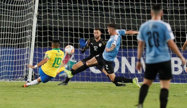 Uruguay cayó 3-1 ante Brasil