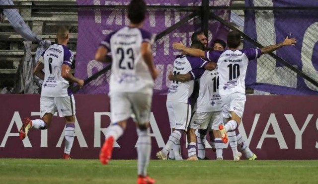 Copa Sudamericana: Fénix le ganó a El Nacional