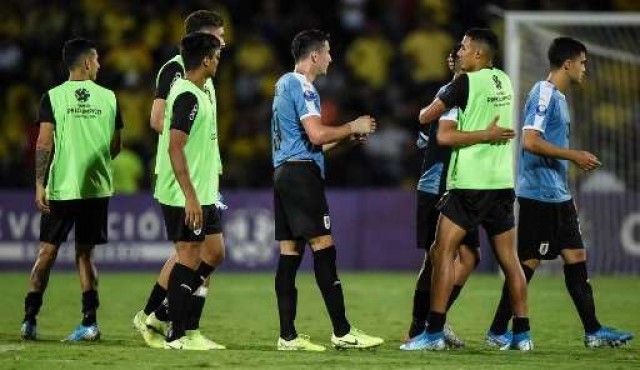 Uruguay se acuerda tarde de ganar y lo paga con la eliminación 