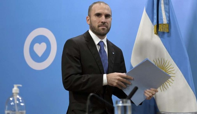Argentina posterga por decreto pago de deuda por 9.800 millones de dólares hasta 2021