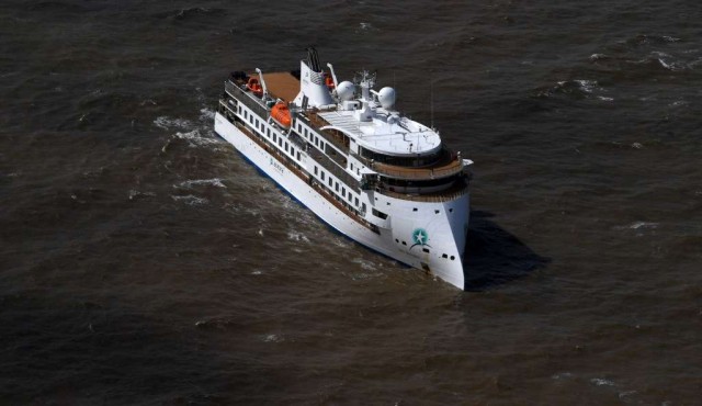 Vuelo humanitario evacuará a australianos de crucero varado en Uruguay