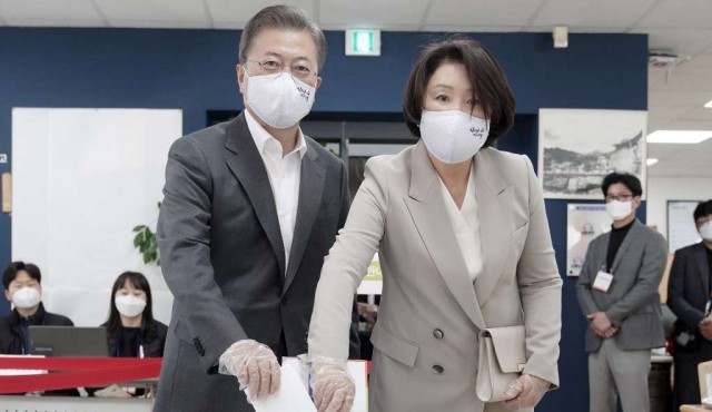 Mayoría absoluta para partido gobernante en Corea del Sur por su gestión de la epidemia