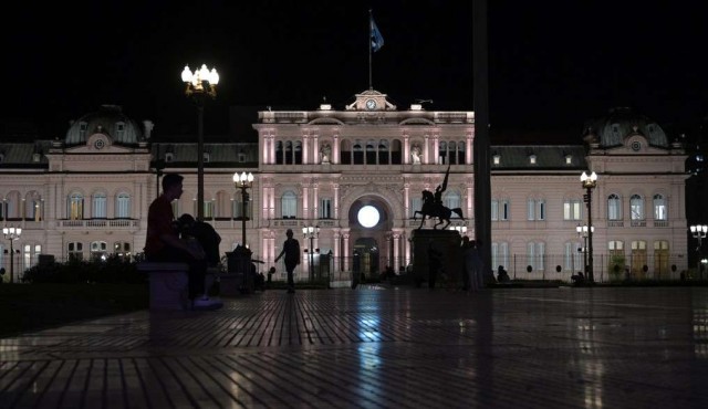 Grupos de acreedores rechazan oferta argentina de reestructuración de su deuda