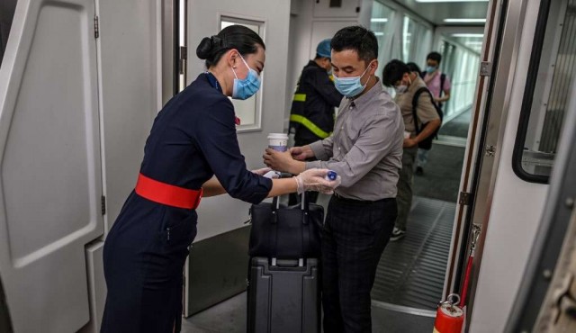 Mascarilla, termómetros y muchos controles para volar en la nueva normalidad