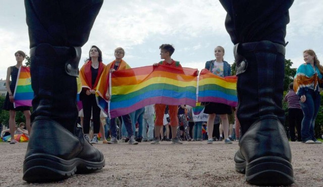 Activista LGTB condenada por “propaganda homosexual” en Rusia